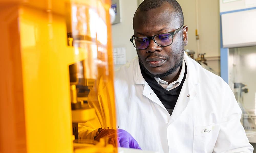 Daring AM: 3D Printing Moves Closer to the Clinic3DPrint.com | Additive Manufacturing Business 8 Emmanuel Osei 1000 lwmMVA