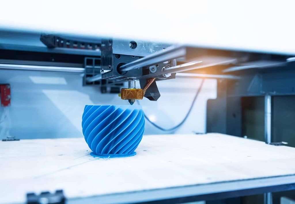Stratified 3D Printer printing Indian blue vase