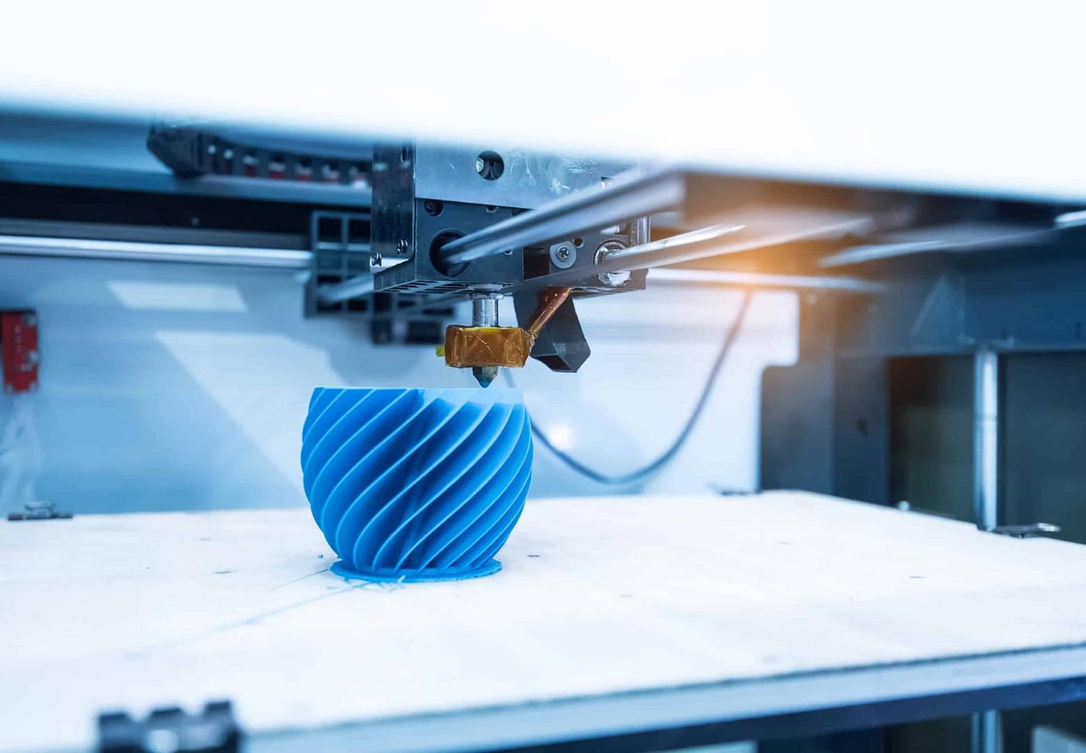 Stratified 3D Printer printing Indian blue vase