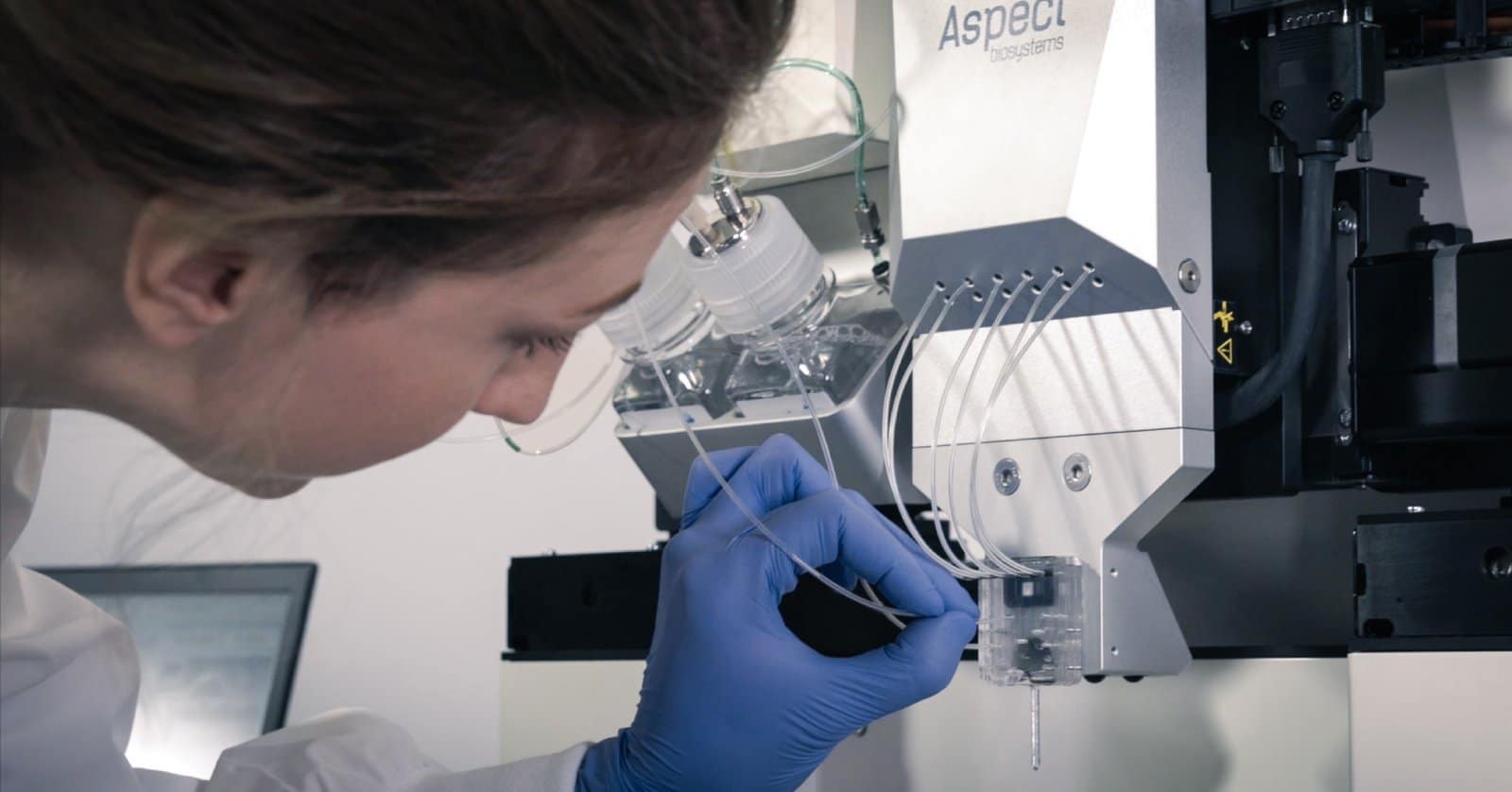 Canada Backs Aspect Biosystems With $280M to Scale Bioprinted Tissue Therapies3DPrint.com | Additive Manufacturing Business 13 Close up bioprinter Aspect Biosystems Ttyuma